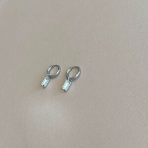 Elegant Silver Hoop Earrings M1243